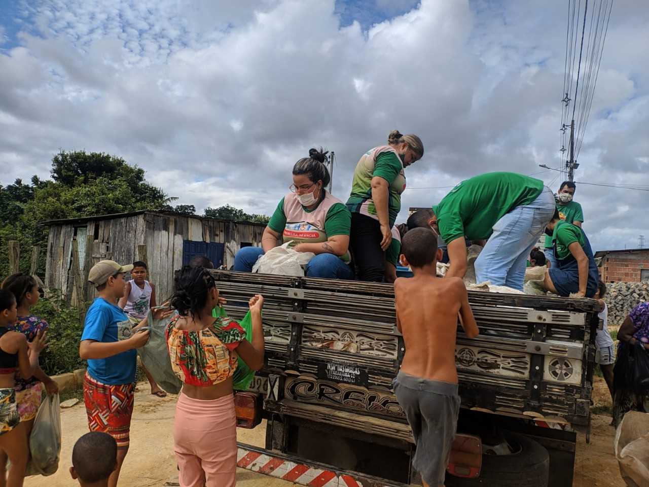 Camacã: Famílias carentes de Leoventura e Jacareci são comtempladas com alimentos do PAA e CONAB